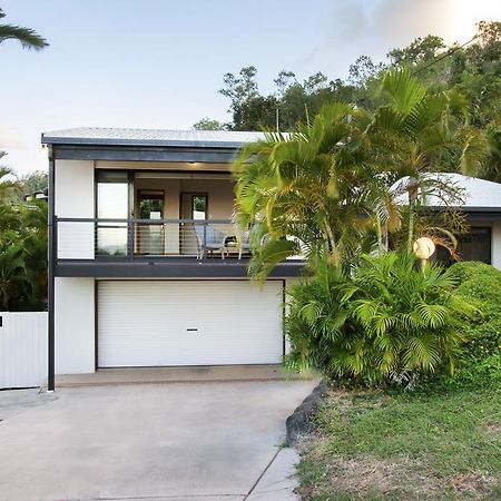 Heliconia On Kara Villa Airlie Beach Exterior photo