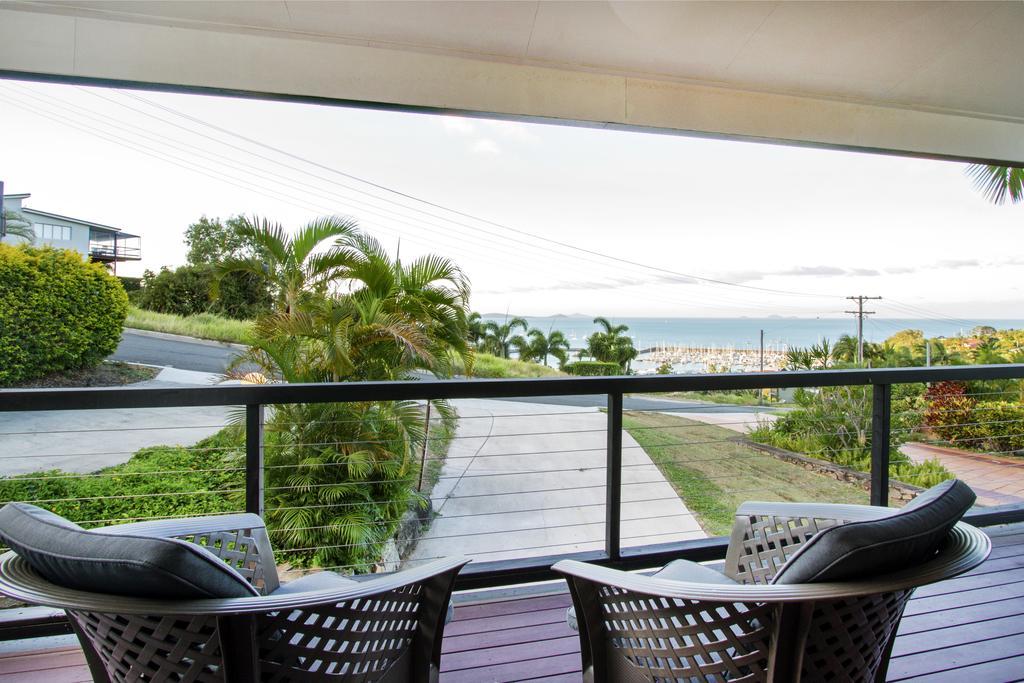 Heliconia On Kara Villa Airlie Beach Exterior photo