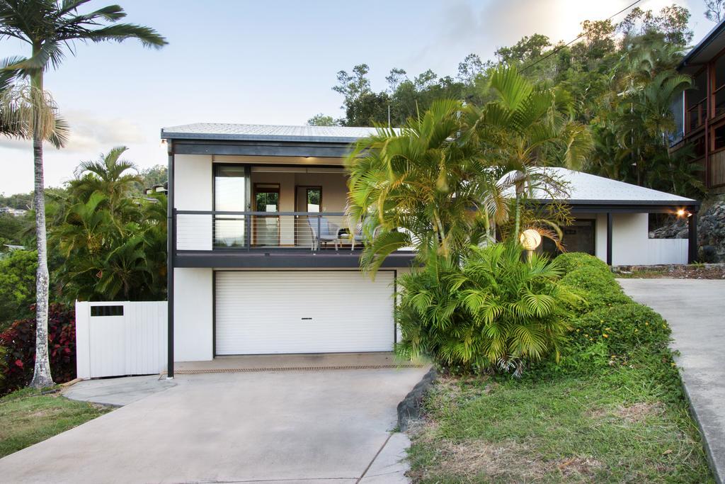 Heliconia On Kara Villa Airlie Beach Exterior photo